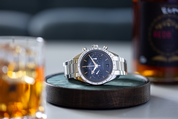 Watchmat i mørk egetræ - placer dit ur med stil - flere farver læder